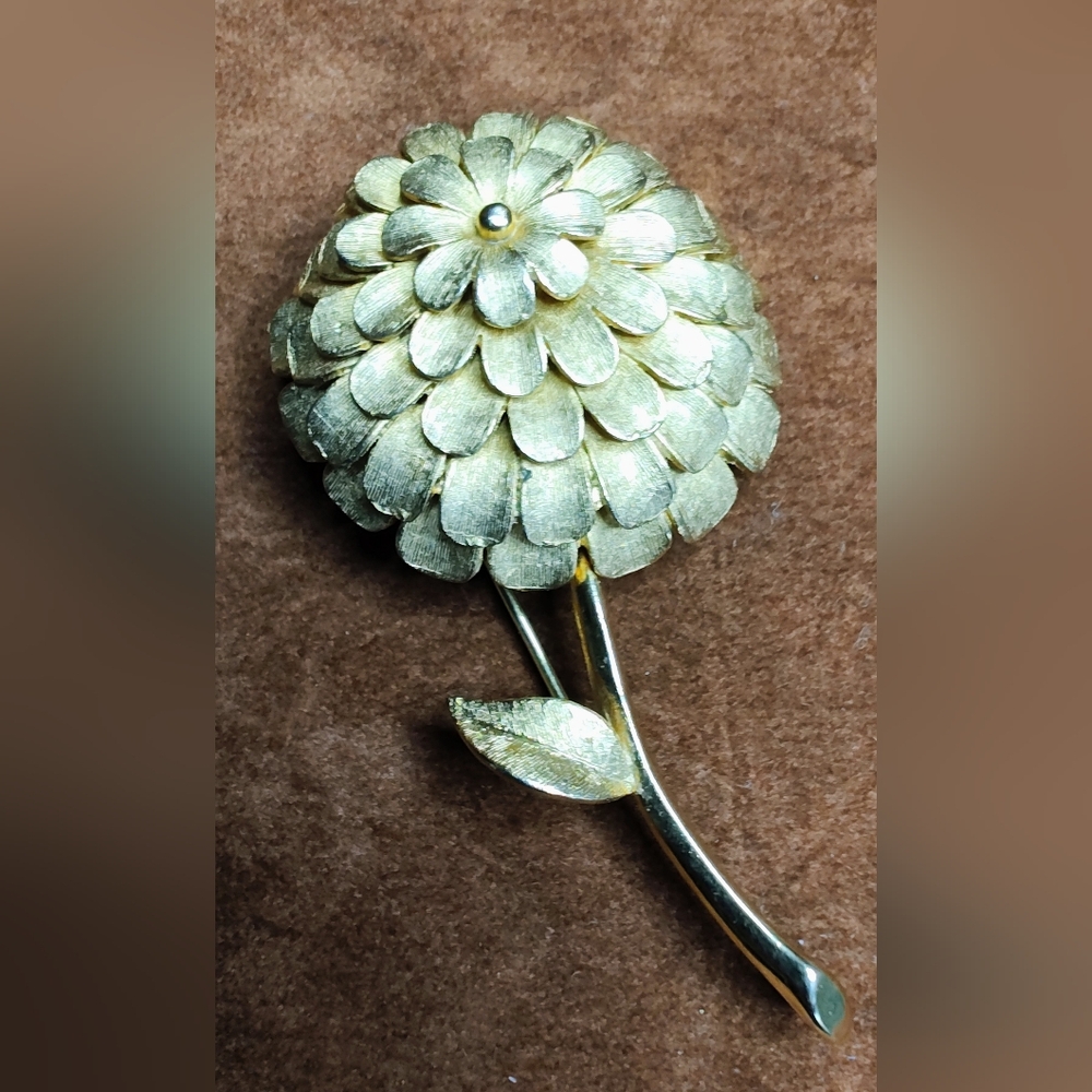 Vintage Coro‎ craft Gold Tone Flower Brooch Mid Century Retro Fairy Cottage